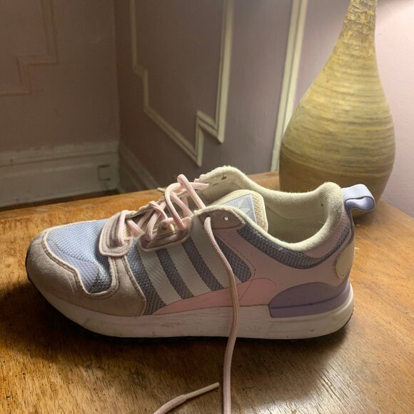 Womens Size 6 Adidas Shoes - Picture 2 of 4